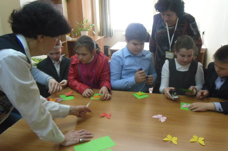 Дети принимают участие в веселых и познавательных конкурсах