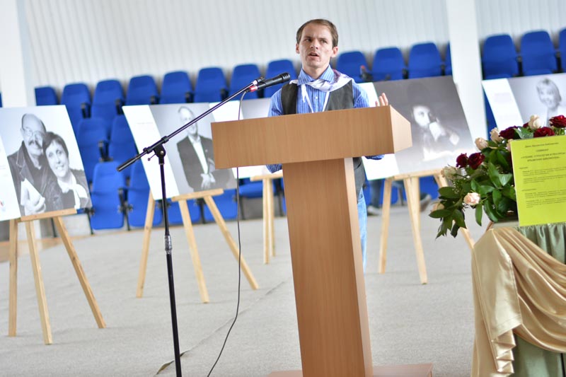 Библиотекарь Керченской центральной городской библиотеки им. В. Г. Белинского МБУК «Керченская централизованная библиотечная система» Денис Покотилов