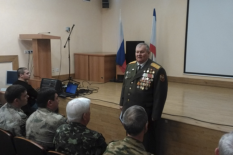 депутат Симферопольского городского совета Валерий Ильичев призывает молодежь беречь свою Родину