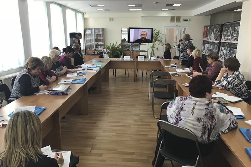 Заведующий Отделом досуговой деятельности ЦБС Московского района (г. Санкт-Петербург) Александр Максимов (на экране)