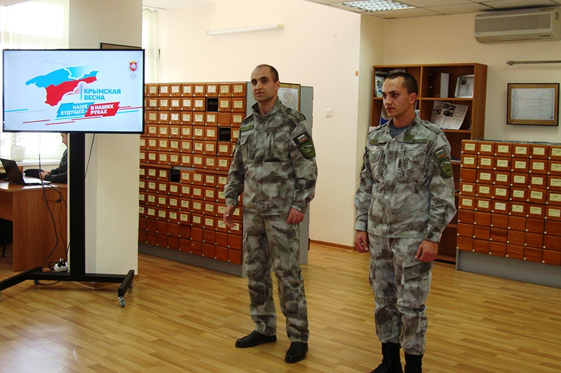 Представители Полка Народного ополчения Республики Крым Карапет Шахназарян и Николай Сокол